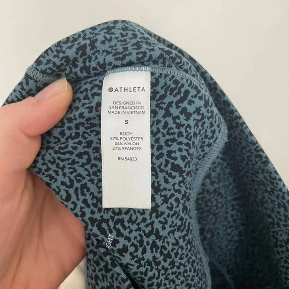 Athleta Salutation Stash II Textured 7/8 Tight Micro Cheetah Riviera Size Small - Picture 4 of 7